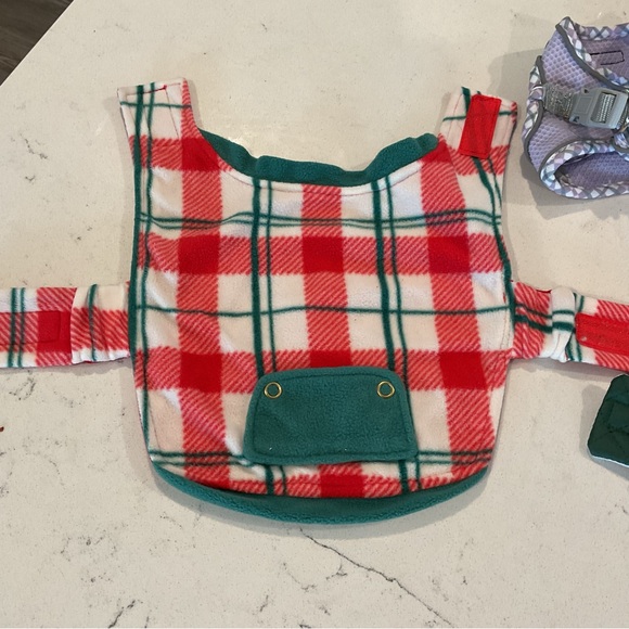 Small Dog Harness, Pink Sweater, 2 wraps Plaid one both w/Velcro & green w/Hat - Picture 6 of 6
